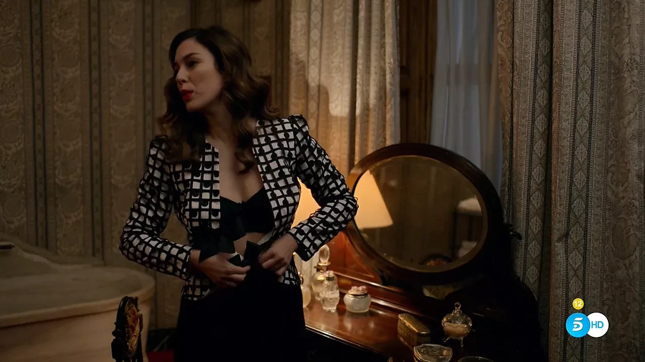Blanca Suarez – Lo Que Escondian Sus Ojos