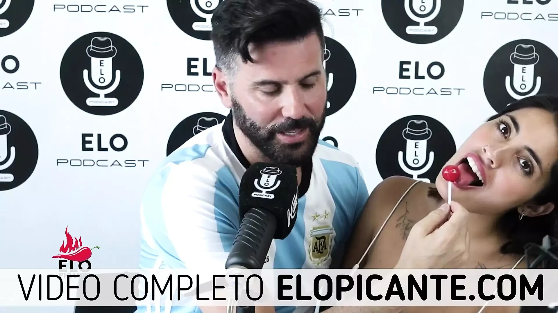 PAU ROJAS HABLA DE SEXO ORAL Y CHUPA LA PALETA BON BON BUM