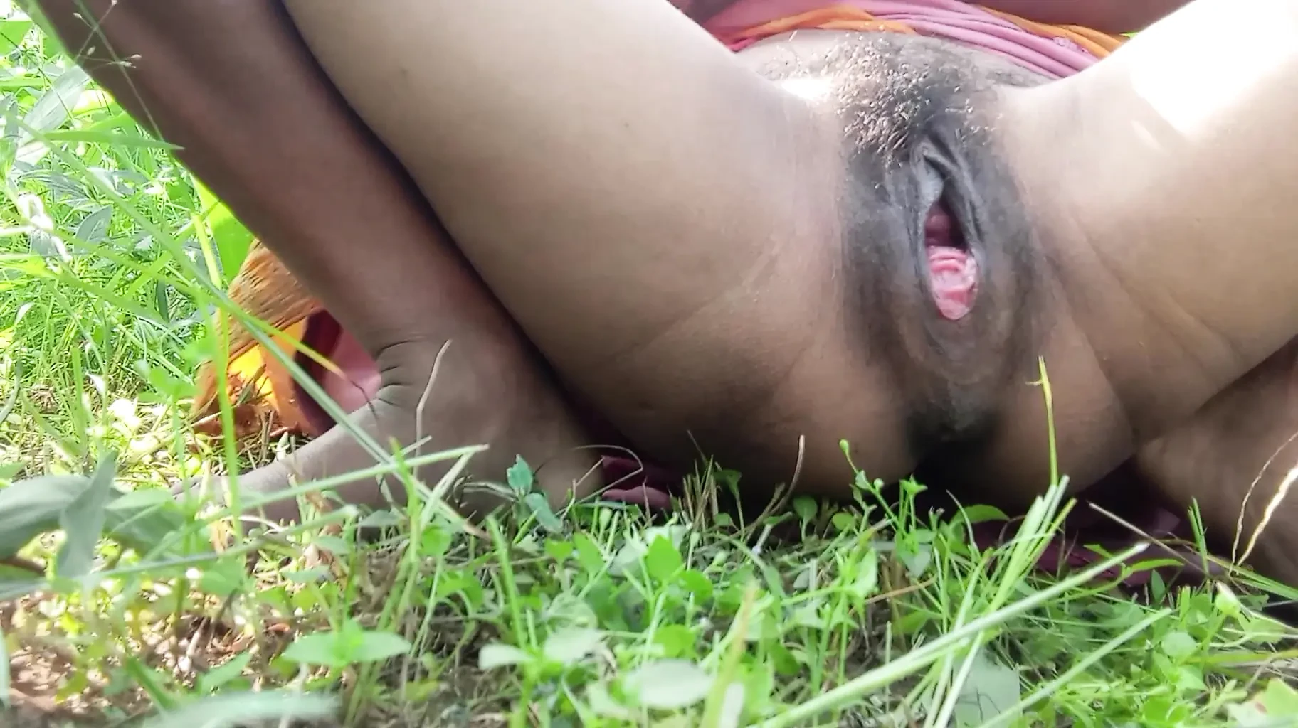 Sister-in-law, sit in the field of Indian bajra and drain the water from the burrow.