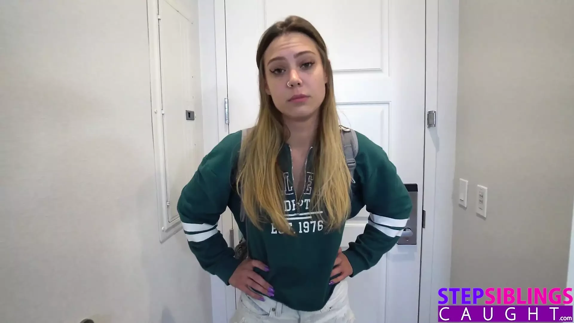 «I don’t want anyone knowing Im wacking my stepbrother off» Avery Christy tells Stepbro – S11:E10