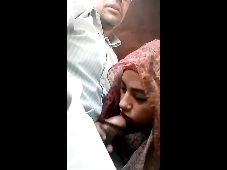 Slutty Hijabi sucks Dick in the Car