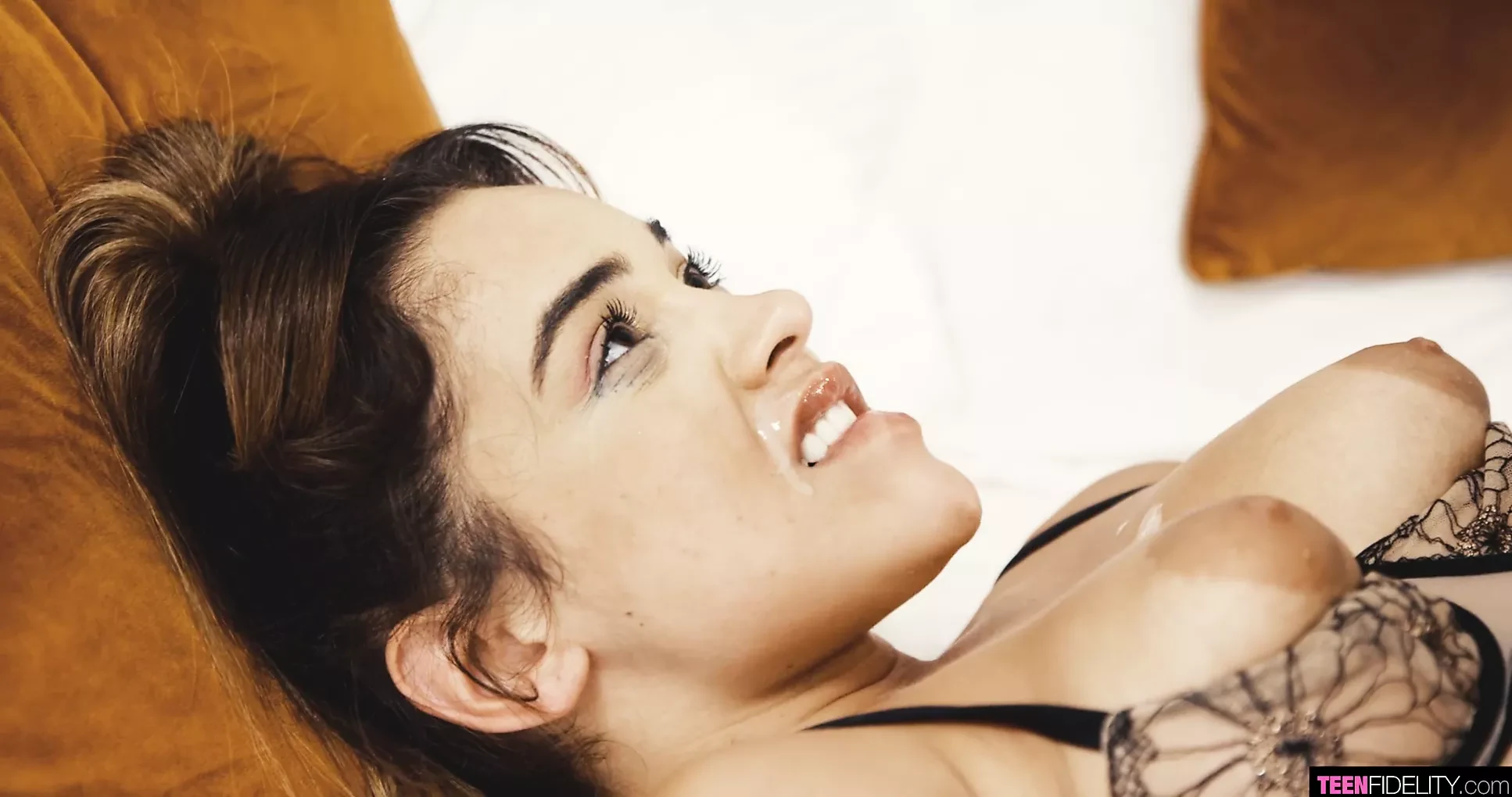 Stunning Teen Whore Ginebra Gives Sloppy Head and Swallows