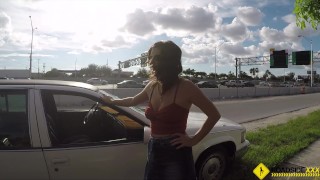Roadside – Big booty girl stranded and fucked roadside